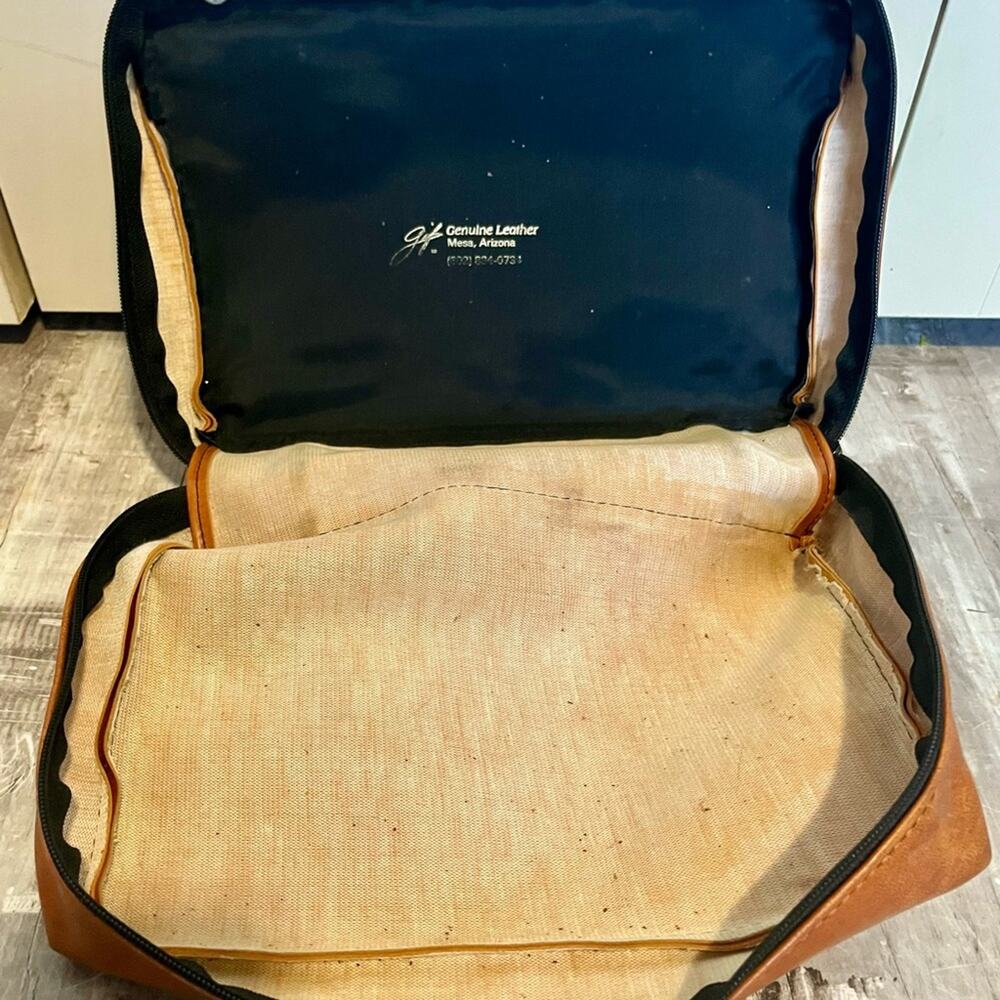 Vintage Brown Leather Men's Toiletry Bag - Picture 5 of 6